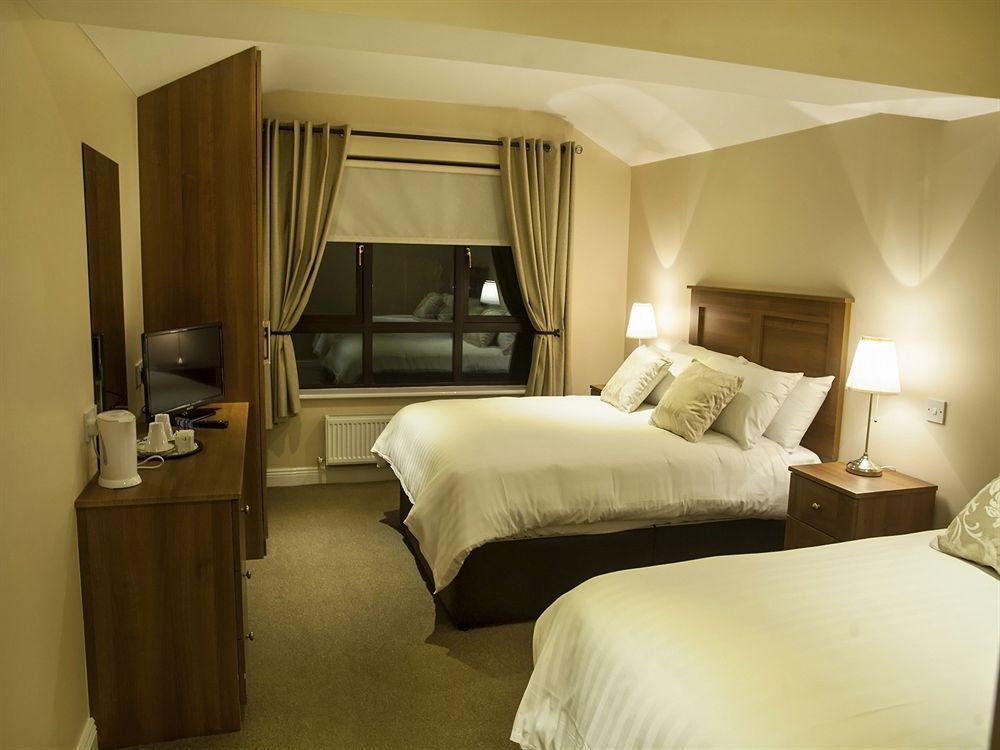 Hillview House Hotel Lusk Exterior photo