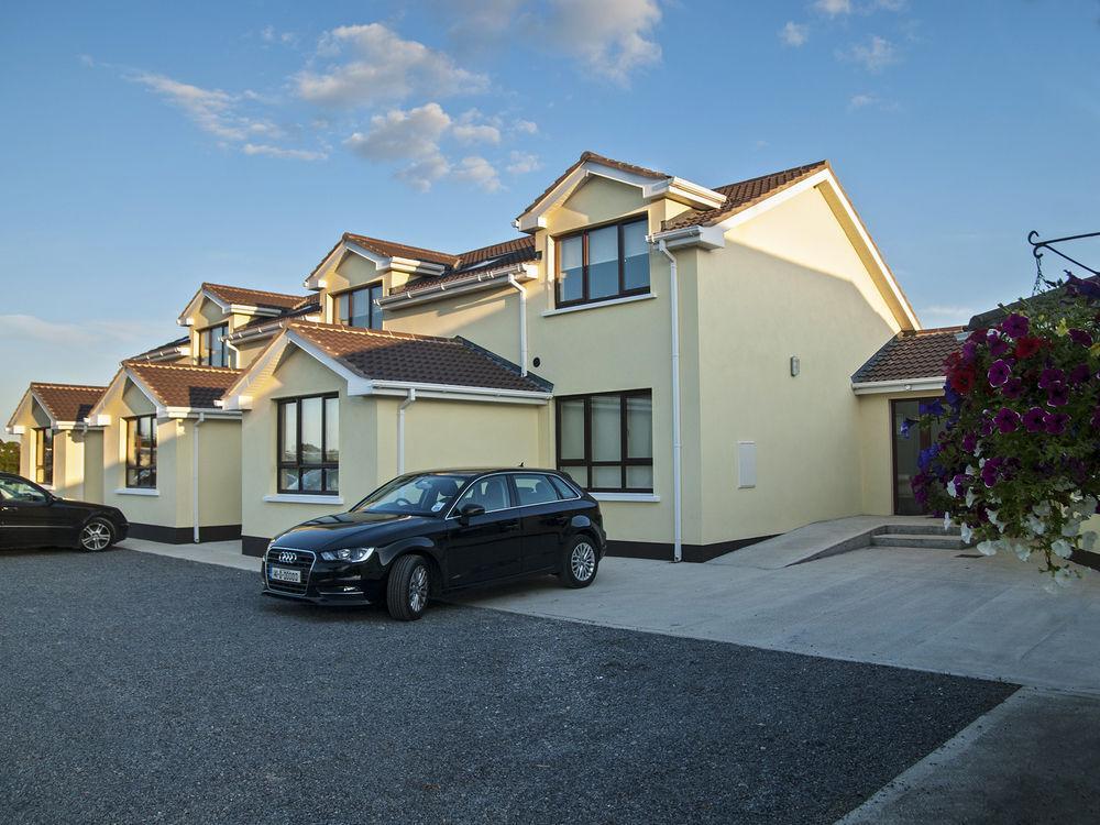 Hillview House Hotel Lusk Exterior photo