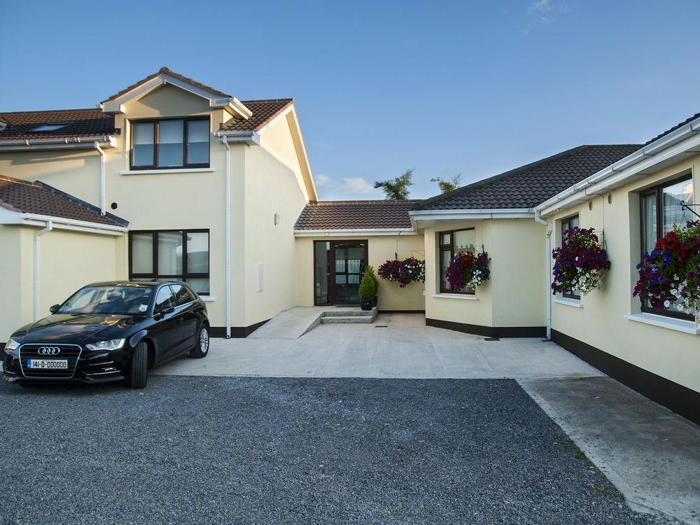Hillview House Hotel Lusk Exterior photo
