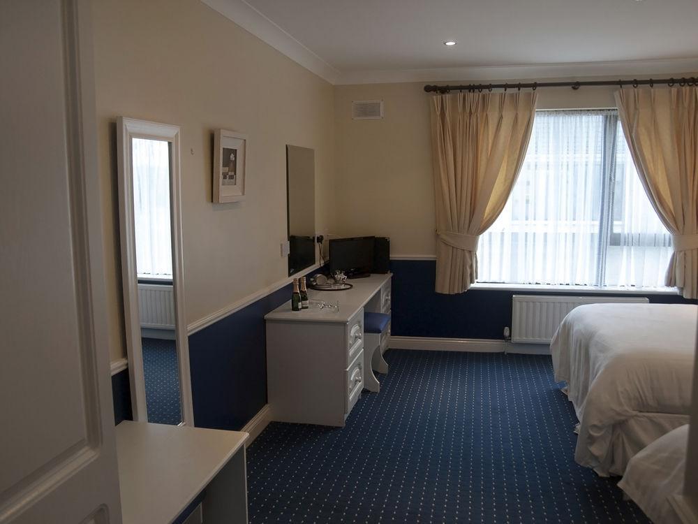 Hillview House Hotel Lusk Exterior photo