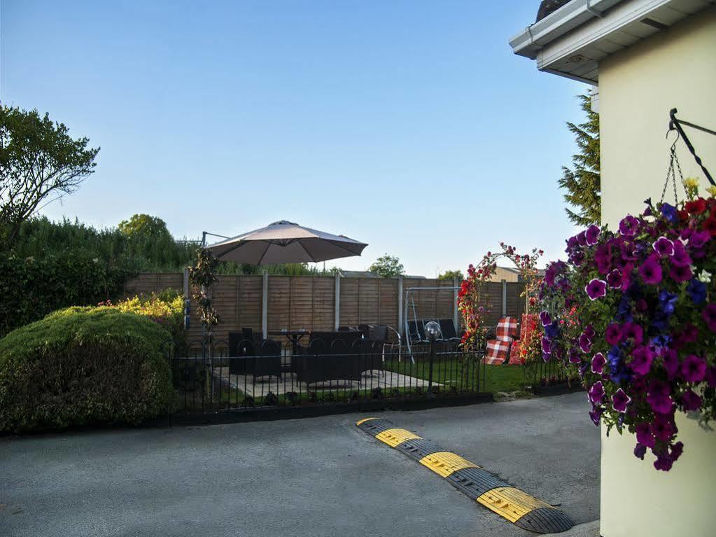 Hillview House Hotel Lusk Exterior photo