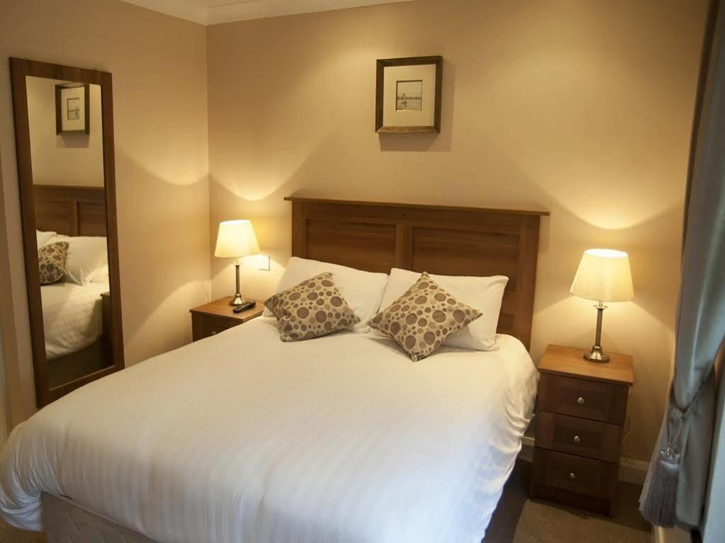 Hillview House Hotel Lusk Exterior photo