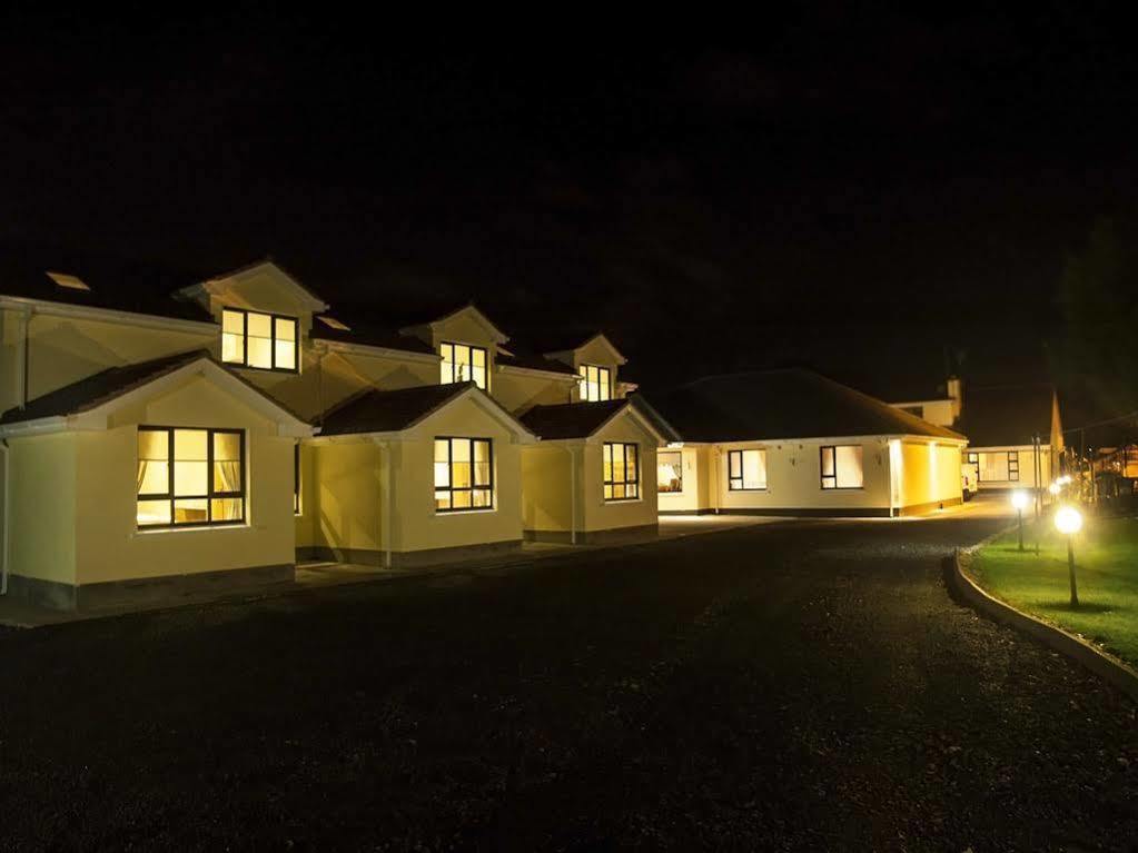 Hillview House Hotel Lusk Exterior photo