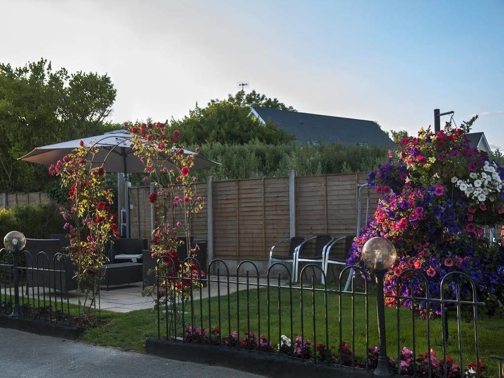 Hillview House Hotel Lusk Exterior photo