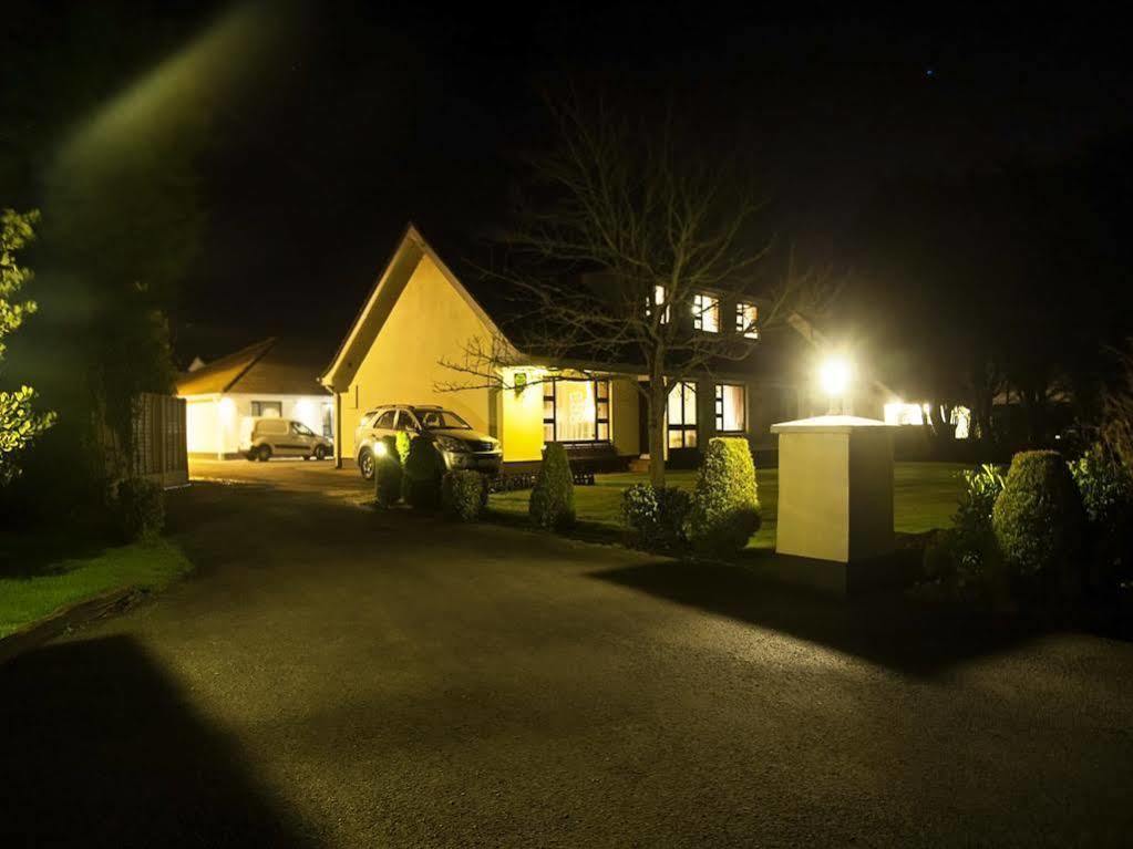 Hillview House Hotel Lusk Exterior photo